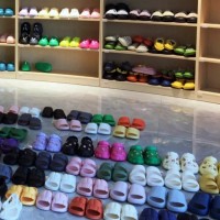 1-How YES-Slippers Supports Small-Batch Customization